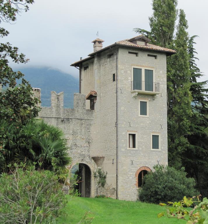 Alojamento de Acomodação e Pequeno-almoço Castrum Di Serravalle 3*